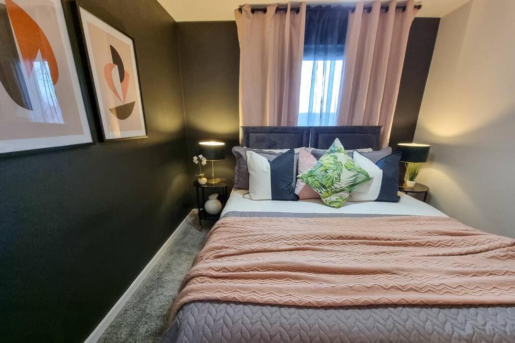 Couples Retreat / Workers Paradise + Free Parking Appartamento